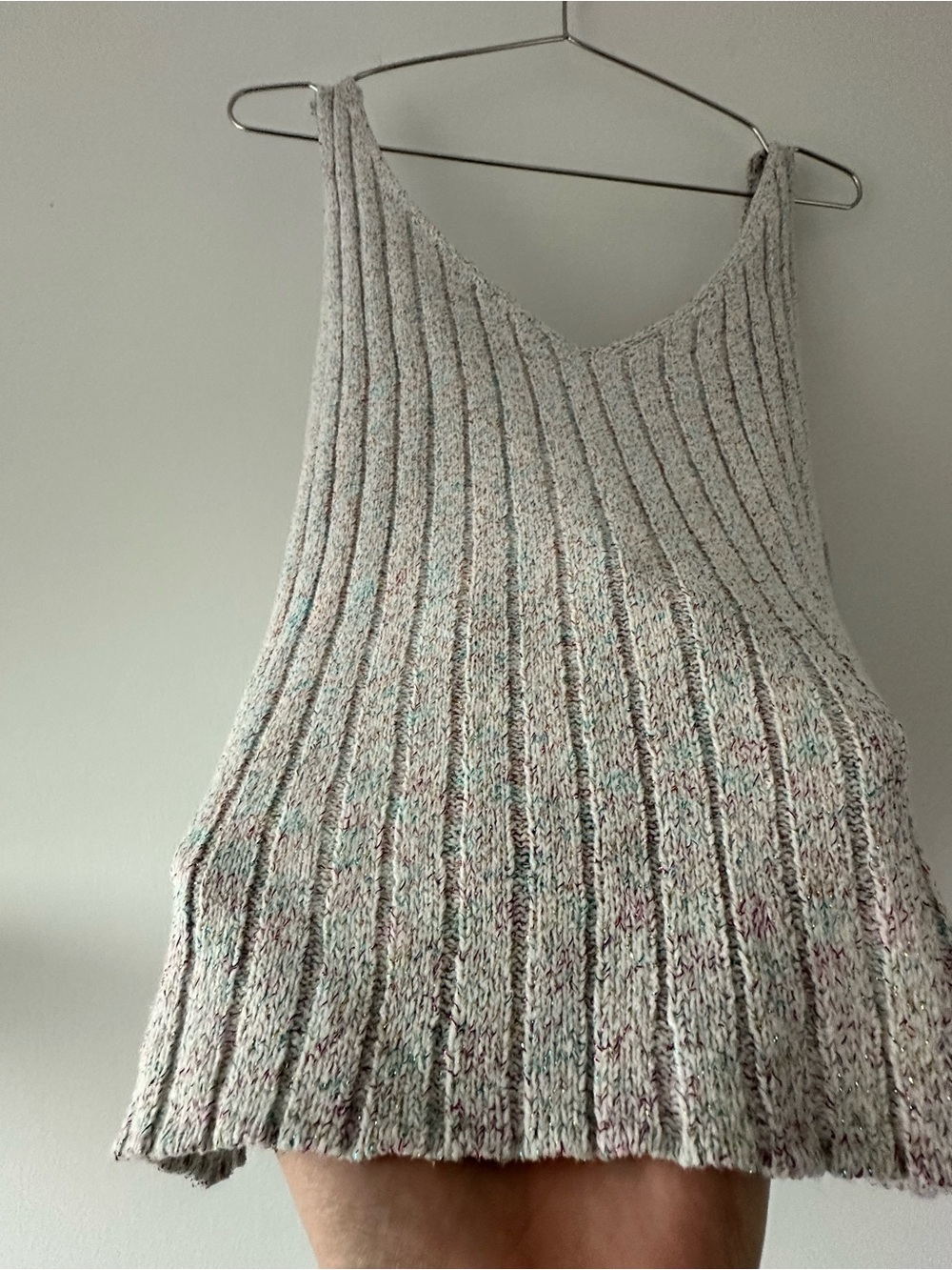Cupcakes and Cashmere Ribbed Metallic Knit V-Neck Tank Top Multicolor Size L - Picture 4 of 15